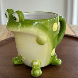 Burton Green and Yellow Frog Mug Three Dimensional